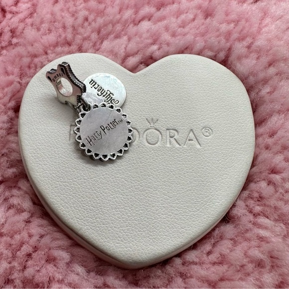 Harry Potter - Slytherin House Pandora Charm - Picture 5 of 15